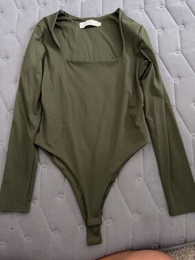 Long-Sleeve Bodysuit (Size L)